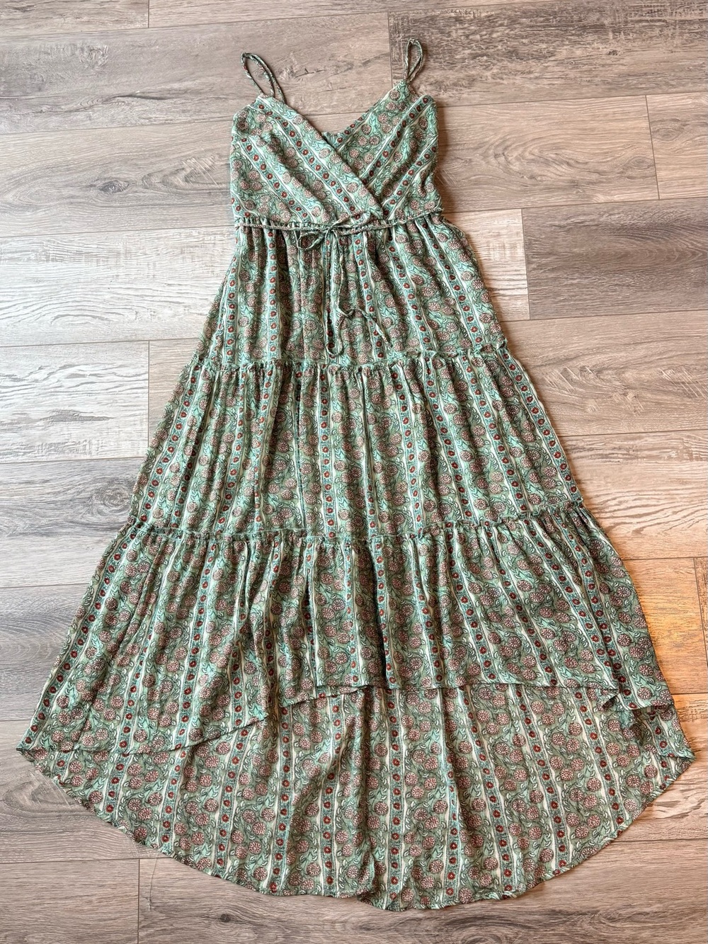 Francesca’s mi ami Green Floral Boho Maxi Dress Medium Tiered Cami Sleeveless